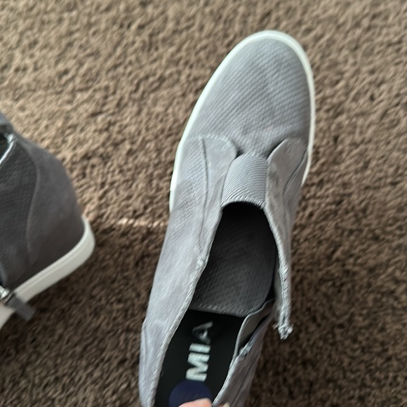Mia grey wedge booties EUC 8.5 - Picture 4 of 5